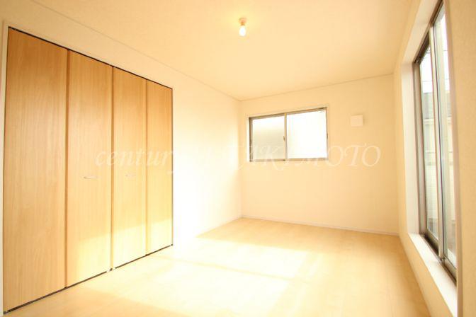 Non-living room. It has become with each room two-sided lighting, It is very bright rooms! !