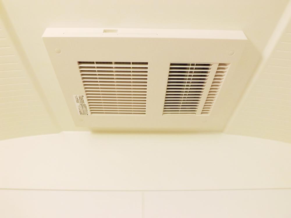 Cooling and heating ・ Air conditioning. When it's cold, I'm happy in the rainy season of the room Dried, Bathroom heating dryer!