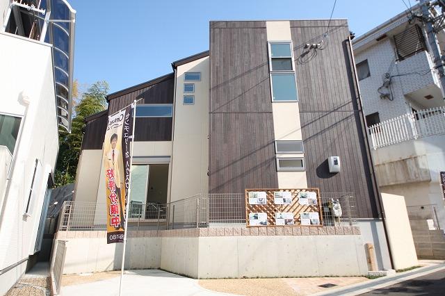 Building plan example (exterior photos). Building plan example (I-1 No. land) Building price 39,800,000 yen, Building area 100.76 sq m