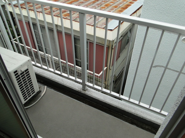 Balcony. Laundry is Jose to here Yo! 