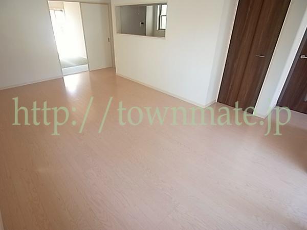 Same specifications photos (living). Bright and airy spacious living can
