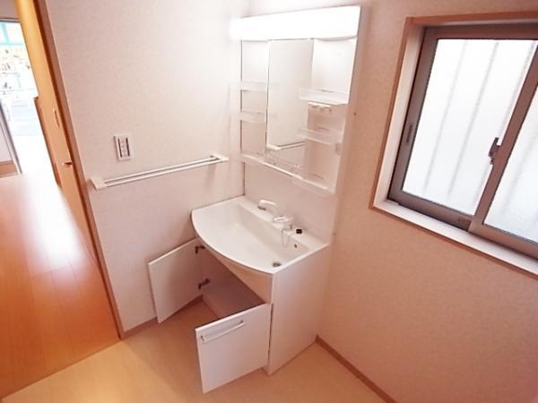 Wash basin, toilet. Production space of high quality is a room (same specification washbasin)