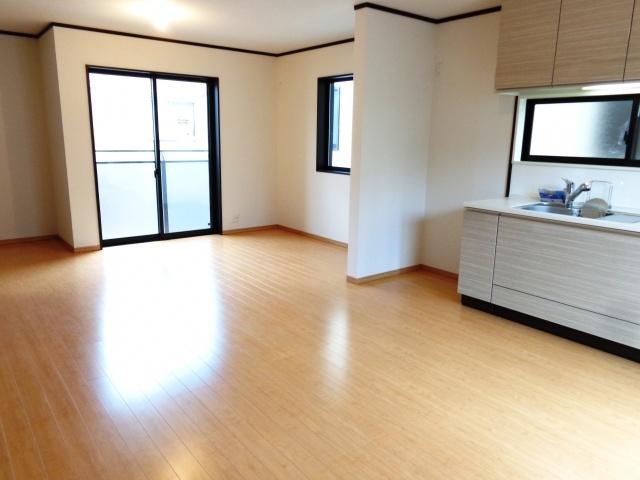 Same specifications photos (Other introspection). living Same type other properties