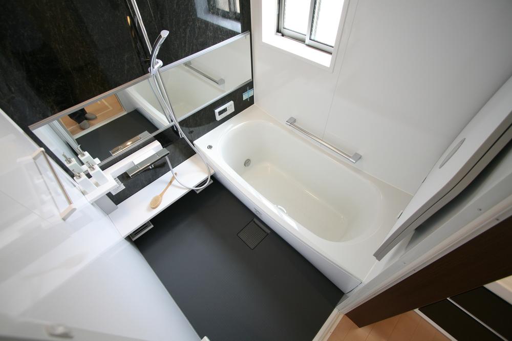 Bathroom. TOTO system bathroom Please feel relieved the Karari floor in the model house of new technology !! Local model house shooting