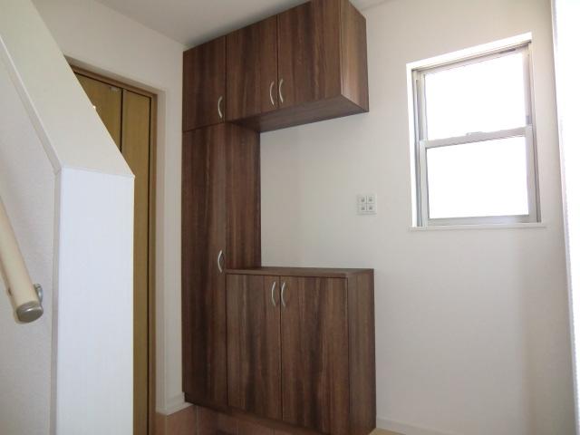 Same specifications photos (Other introspection). Same specifications photos (entrance)