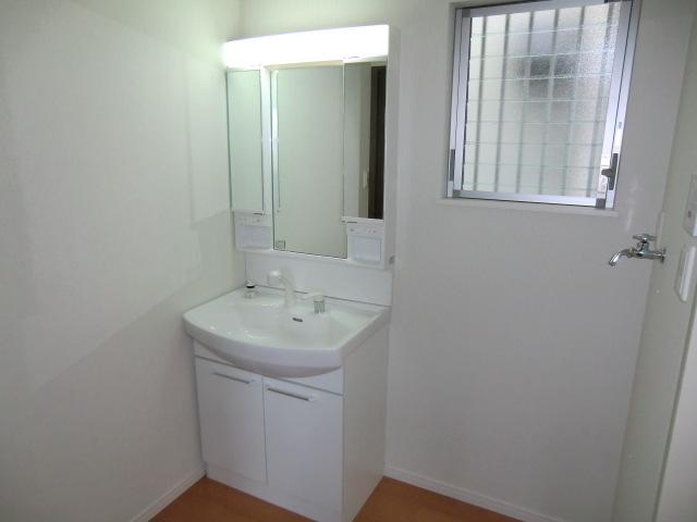 Other Equipment. With hand shower! Cleansing also shampoo happy!