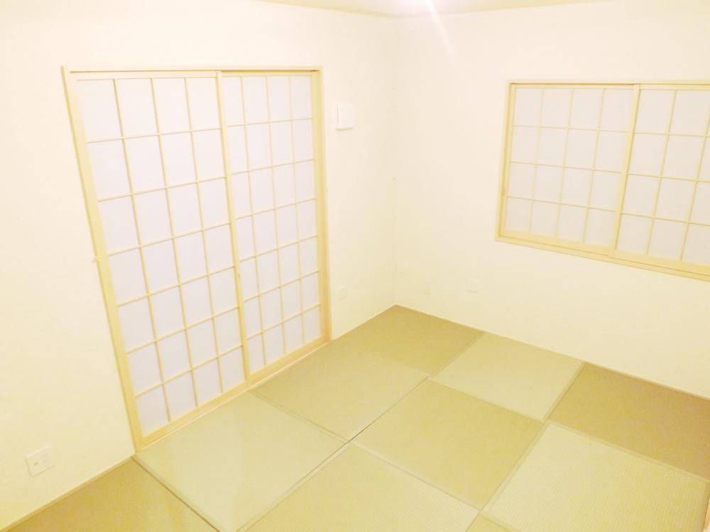 Non-living room. Local photos (Japanese-style) Modern Japanese-style room of Daikabe specification!