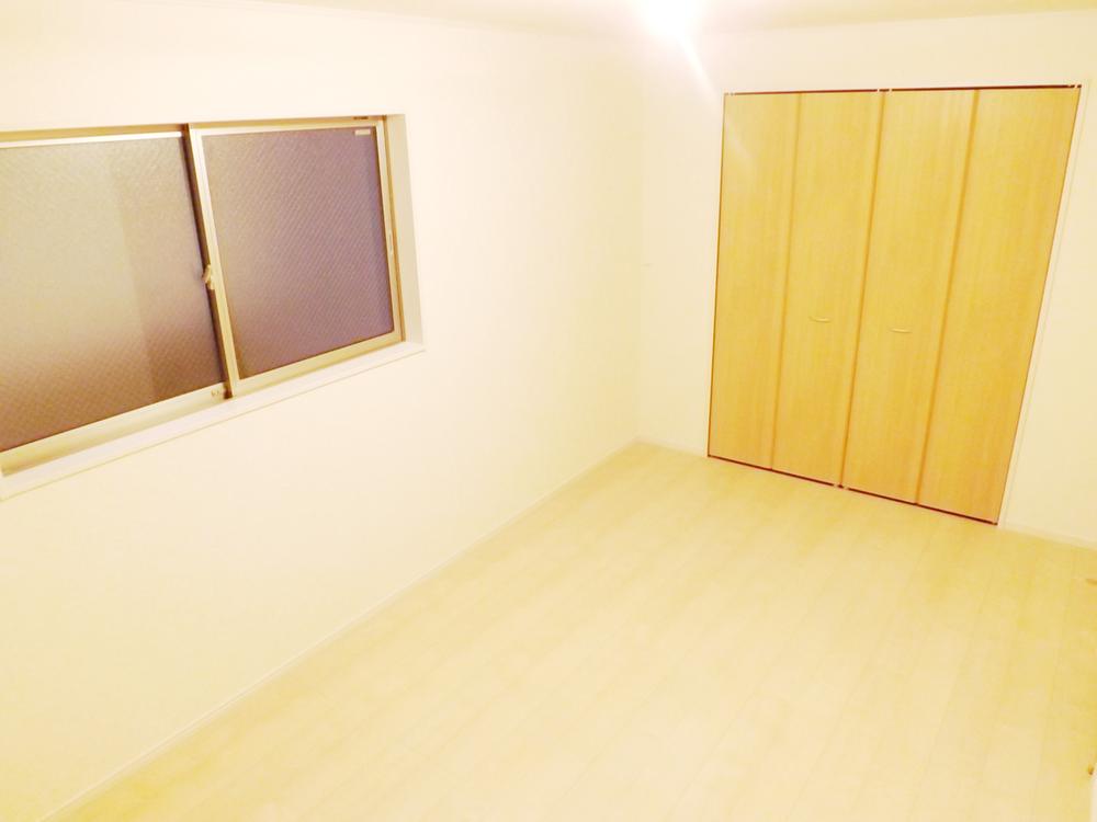 Non-living room. Local photos (Western-style)