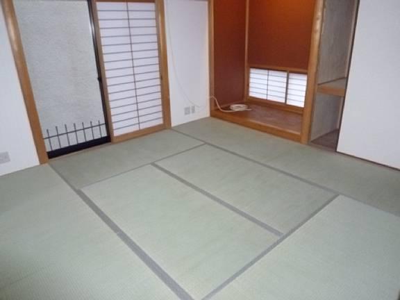 Non-living room. Alcove of a Japanese-style room! 