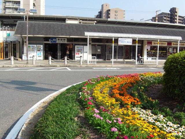 station. 1900m until Gakkentoshisen Tsuda Station