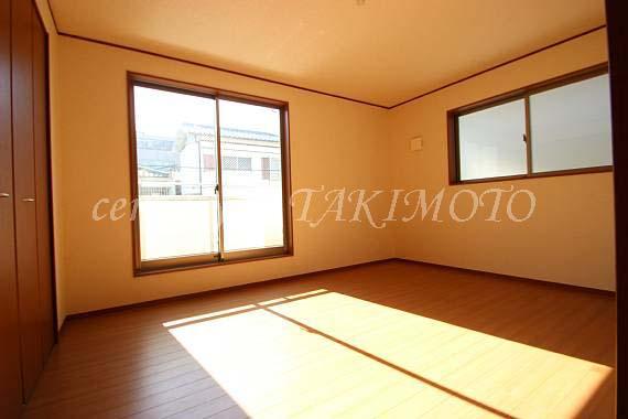 Same specifications photos (Other introspection). Use a high heat-insulating glazing!