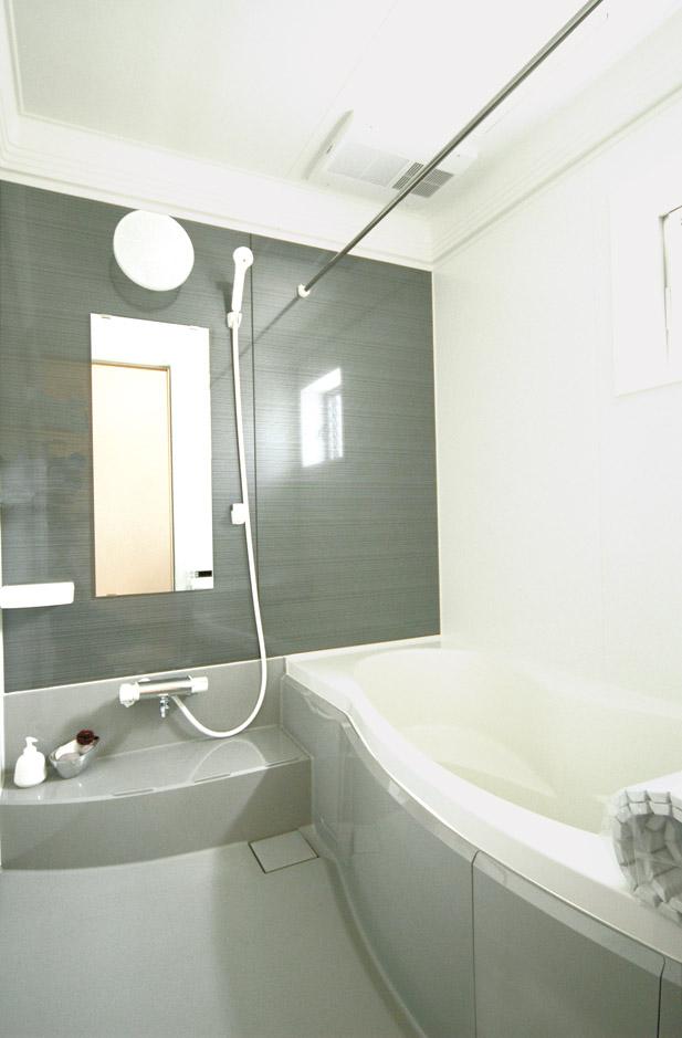 Other Equipment. Spacious bathroom. Let's take the fatigue of the day slowly soak in the bathtub