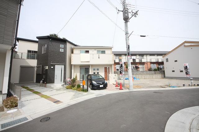 Local photos, including front road. Local (10 May 2013) Shooting