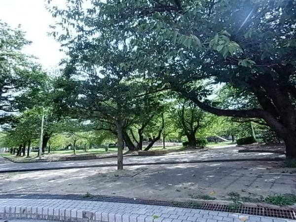 park. 518m to Makino Park