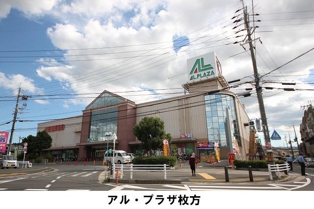 Shopping centre. Assortment is a rich store from 1600m fresh food to daily necessities to Arupuraza. 