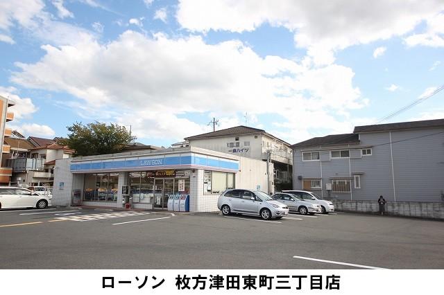 Convenience store. 480m nearest convenience store to Lawson is a large parking lot equipped.