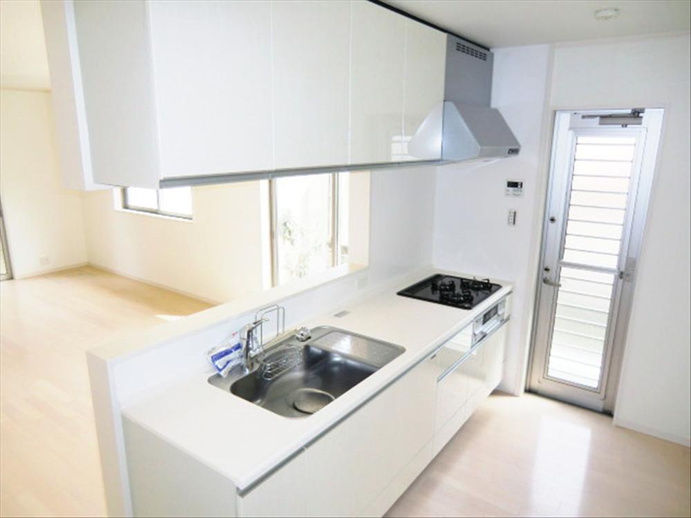 Same specifications photo (kitchen). The company example of construction (kitchen) Water purification function with faucet! Housed plenty of sliding!