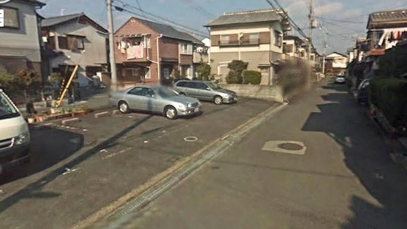 Local photos, including front road. Spacious front road!