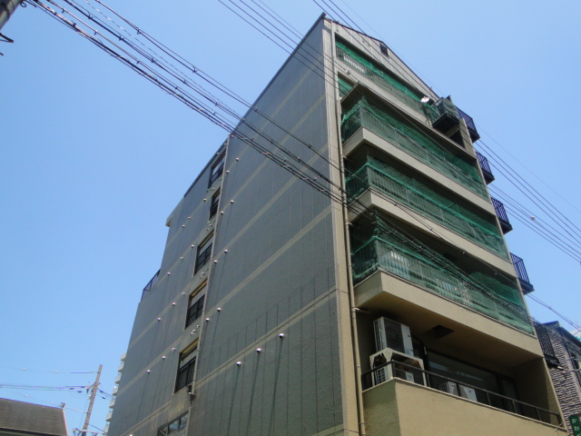 Building appearance. Good visibility, 7-story apartment house with elevator