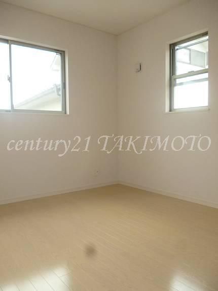 Same specifications photos (Other introspection). Two-sided lighting of the bright rooms! !