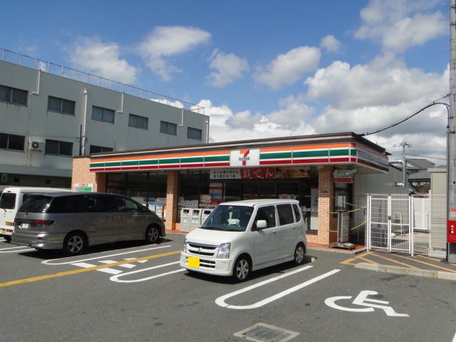 Convenience store. Seven-Eleven Hirakata Ikagaminami the town store (convenience store) to 745m