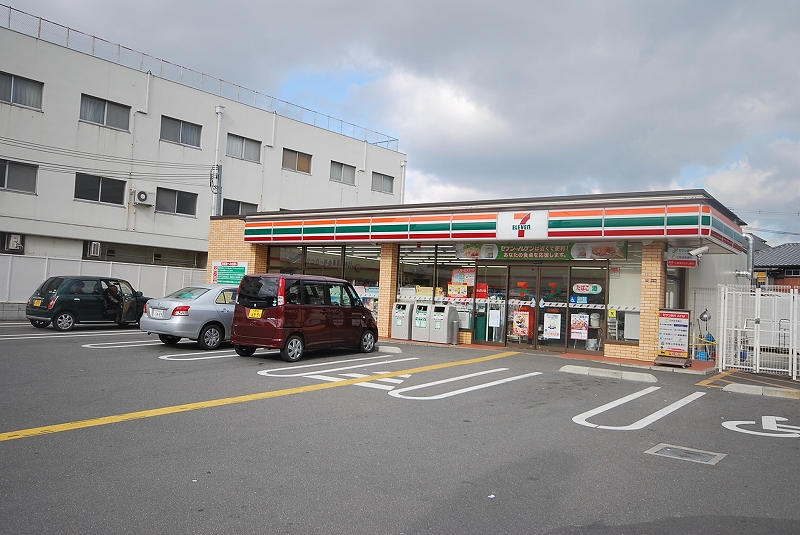 Convenience store. Seven-Eleven Hirakata Ikagahon the town store (convenience store) to 427m