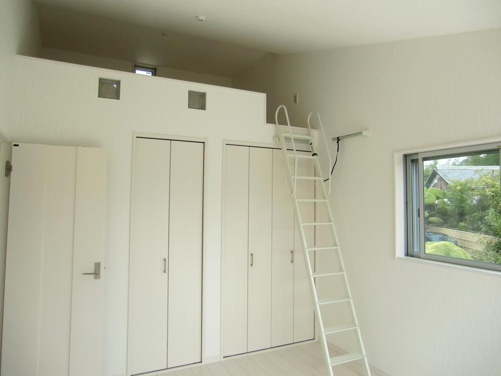 Other introspection. Spacious loft (about 5 Pledge)