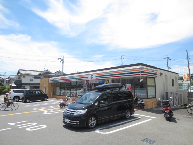 Convenience store. Seven-Eleven Hirakata Takada 2-chome up (convenience store) 391m