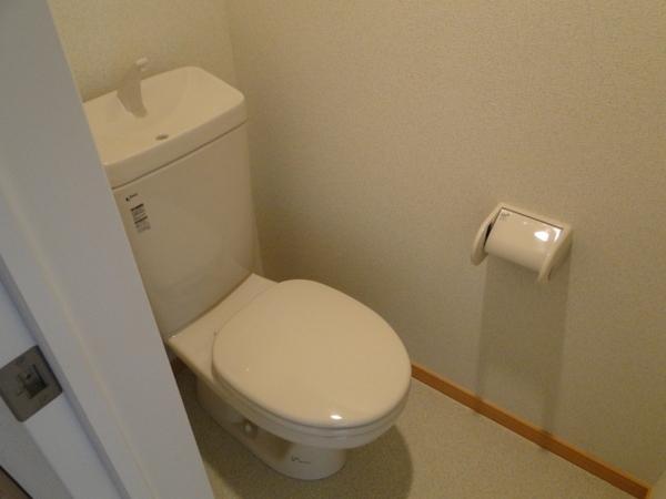 Toilet. It is a popular separate type! 