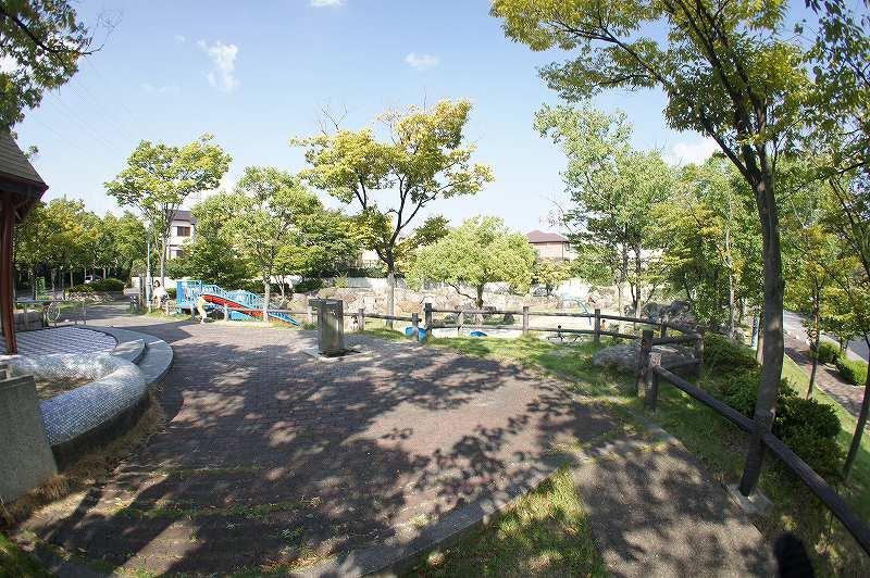 park. Is a park of wide enough to play with 180m children to Kitayama South Park. 