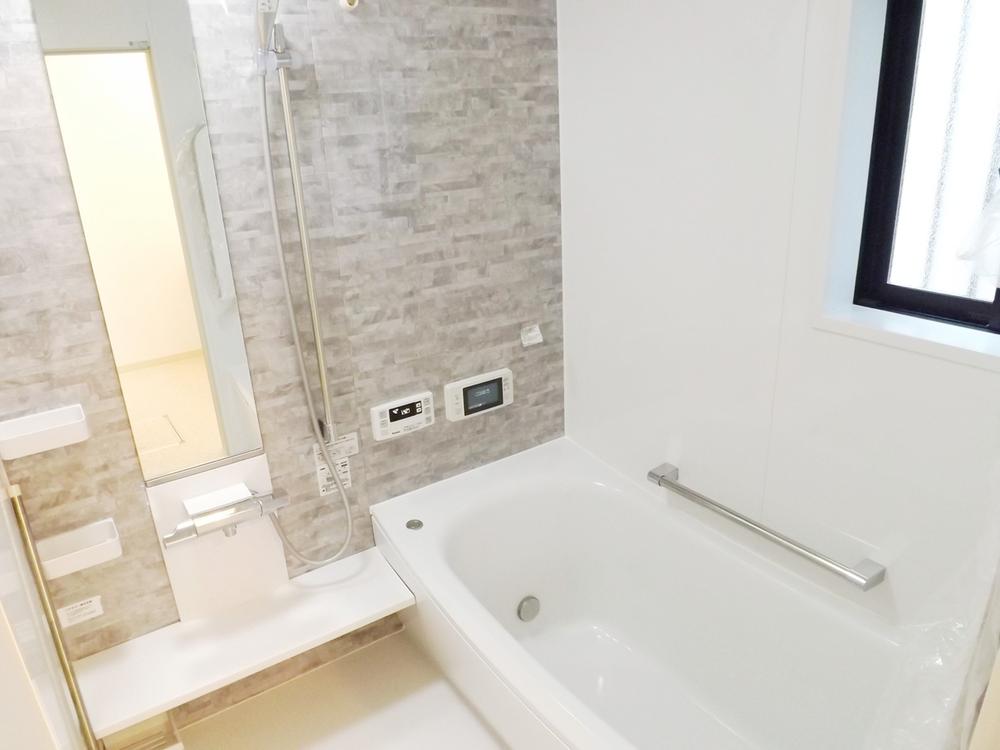 Bathroom. Local photo (bathroom) Bathroom heating dryer! Warm bath!