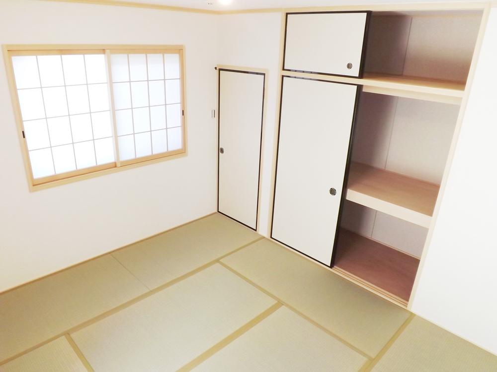 Non-living room. Local photos (Japanese-style)