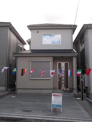 Local appearance photo. Building 2