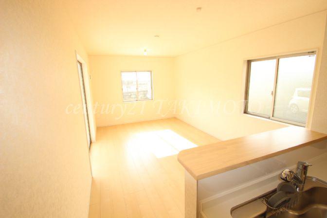 Living. Since it is a face-to-face, It can be observed at any time state of the child