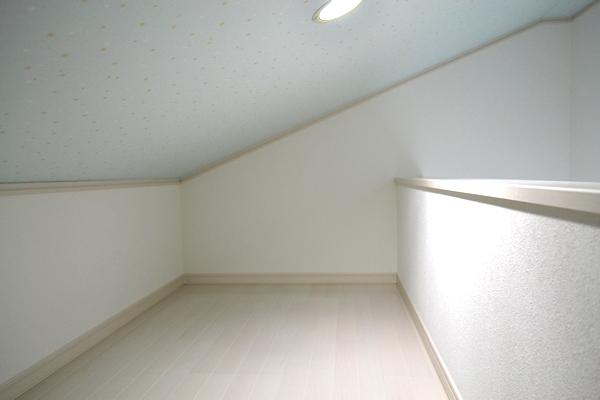 Other introspection. Since the retreat loft does not take not climb the stairs, It can be used for multi-purpose as a private space. (No. 6 land model house)