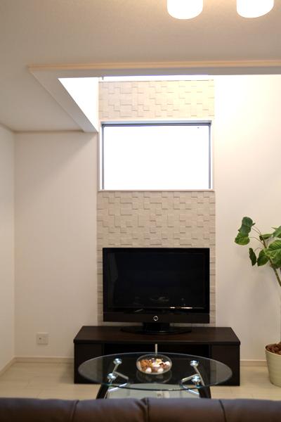 Living. Adopt eco-carat on the wall behind the TV space. Good thing to clean the stylish in your room. (No. 6 land model house)