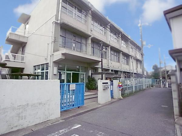 Junior high school. 568m until Yamada Junior High School