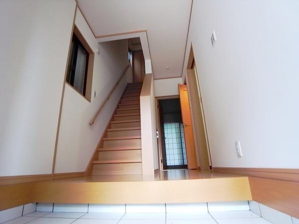 Entrance. Always neat in storage enhancement (same specifications entrance)