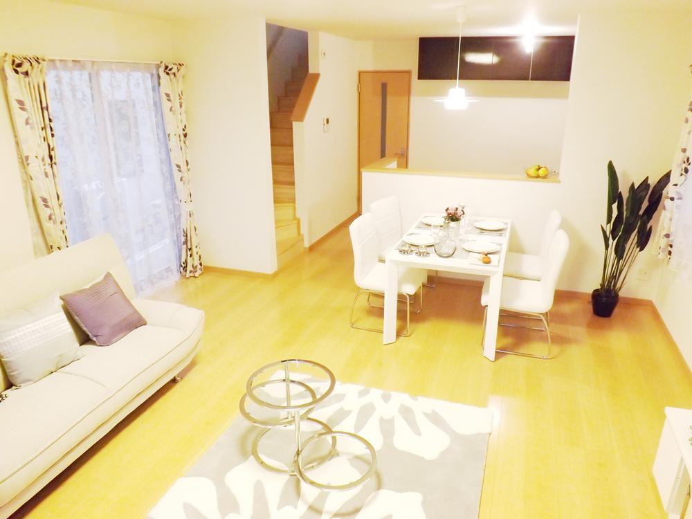 Same specifications photos (living). Same specifications photos (living) Unnecessary and easy care wax!