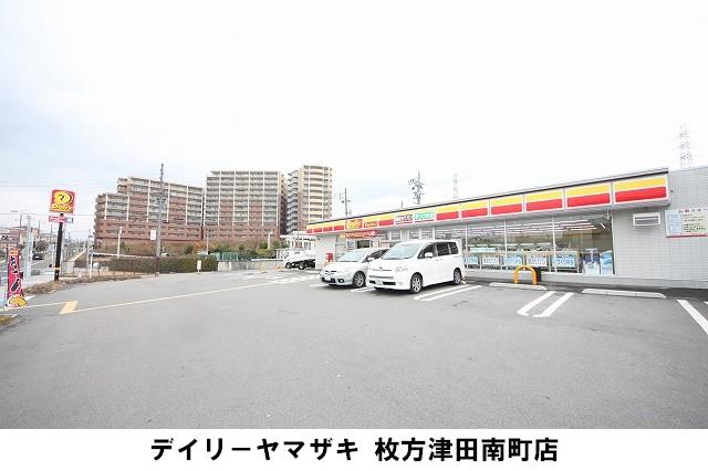 Convenience store. Thank 160m large parking lot to the Daily Yamazaki because it is easy to enter and exit.