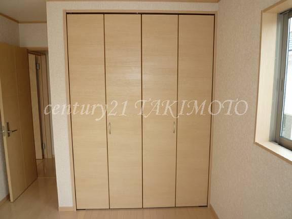 Receipt. Each room equipped with storage space! !