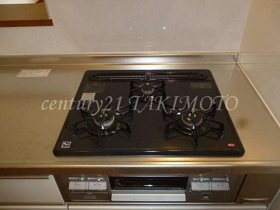 Kitchen. It is a three-necked stove! !