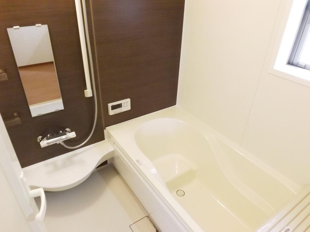 Bathroom. Local photo (bathroom) Bathroom heating dryer! Warm bath!