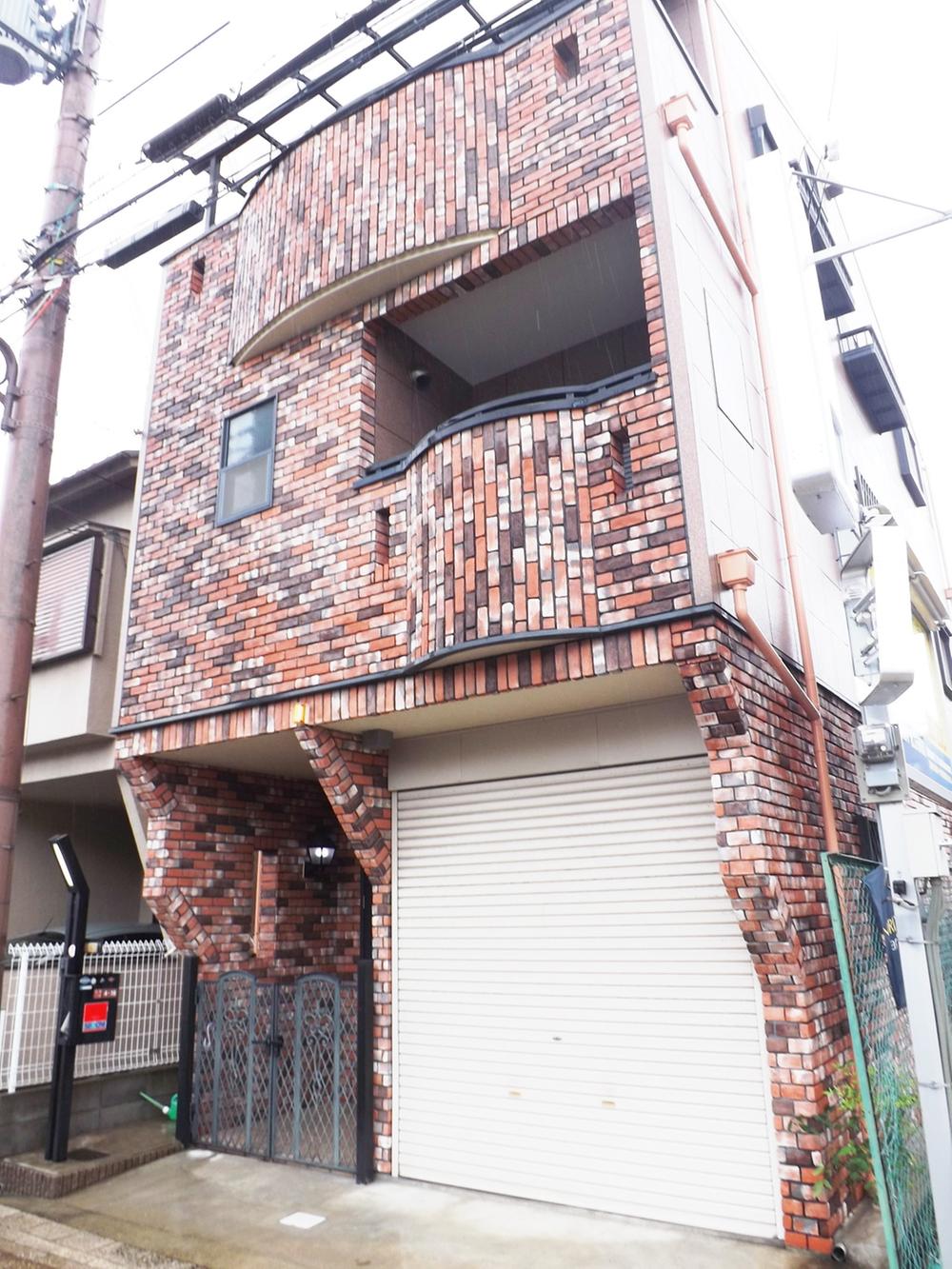 Local appearance photo. Local photos (appearance) Keihan "Hirakata," a 3-minute walk! 5LDK! Total floor area of ​​130.87 sq m (about 39 tsubo)! There are four sided balcony! Super close! It is the station area, but is a rare calm residential area! 