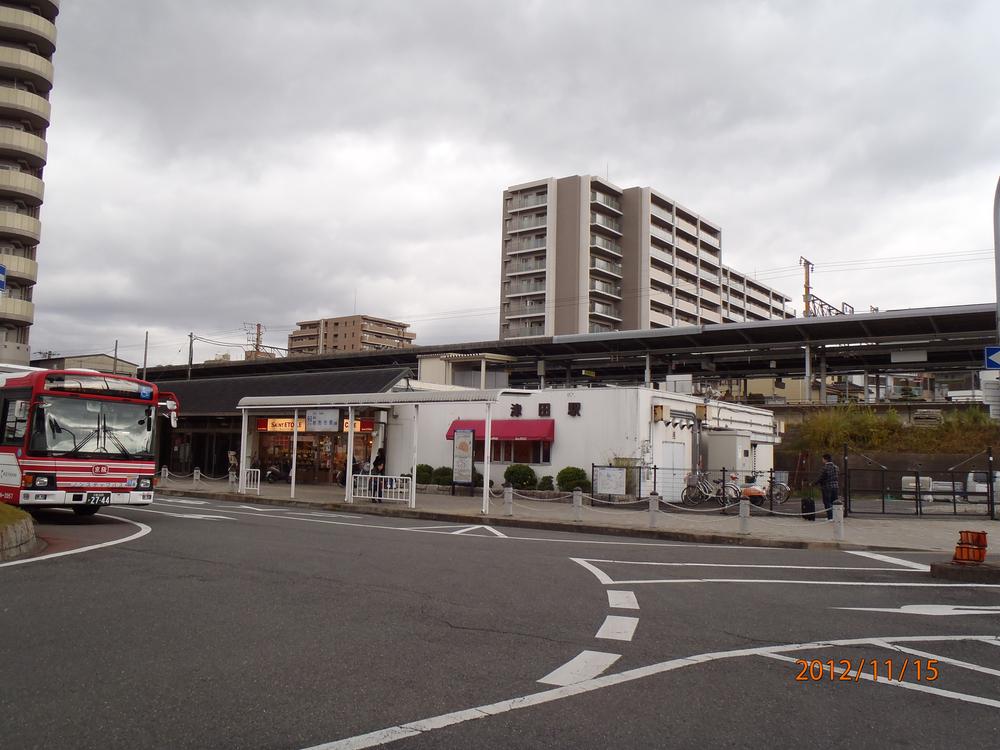 station. JR Gakkentoshisen 1000m to "Tsuda"