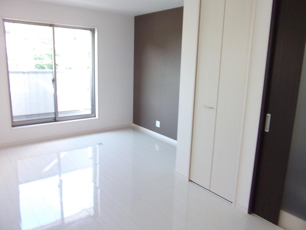 Living. Same specifications