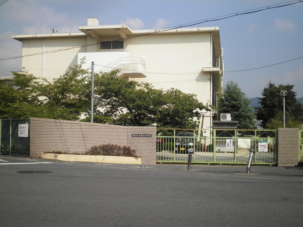 Primary school. 9-minute walk from the 720m elementary school to Kasuga Elementary School, It is safe