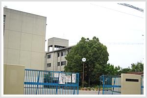Junior high school. Hirakata Municipal Sakuragaoka until junior high school 316m