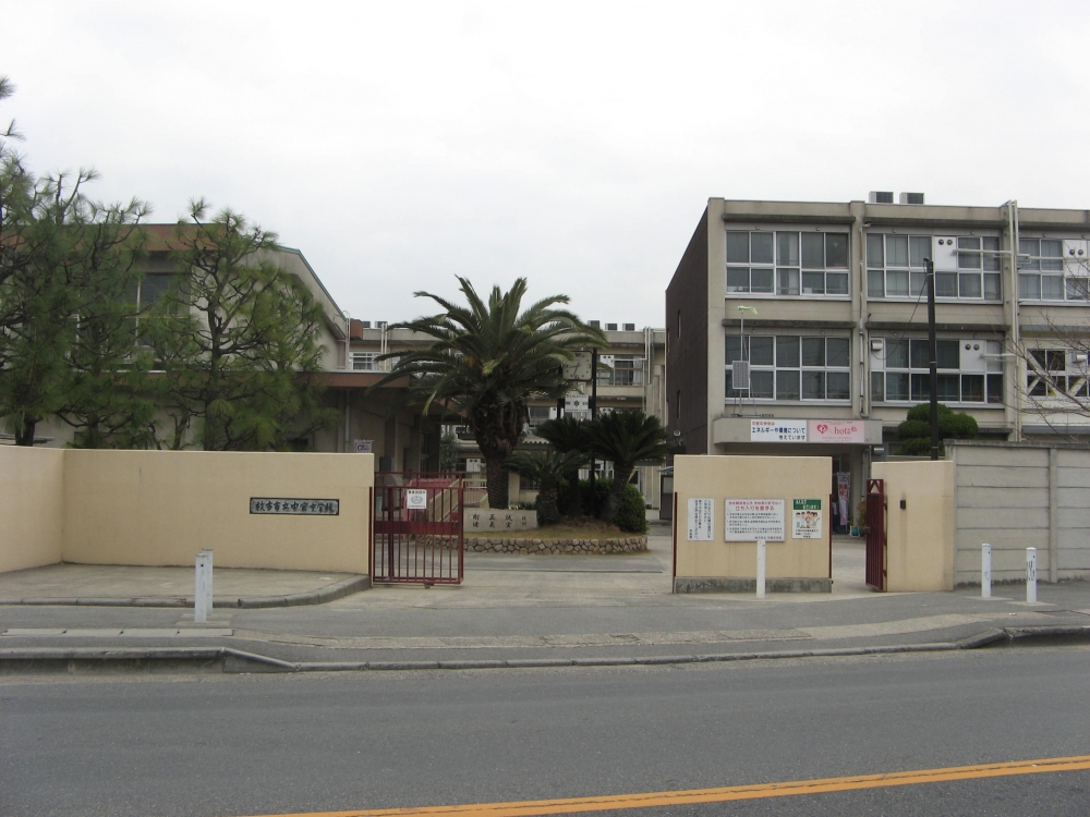 Junior high school. Hirakata Tatsunaka Miya junior high school (junior high school) up to 1598m