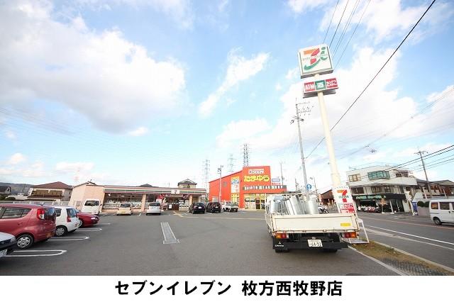 Convenience store. It is easy to convenience store and out in the 440m car to Seven-Eleven. Tamayura jewels work clothes shop next to.
